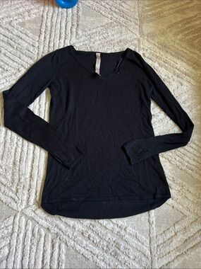 Lululemon Black V-Neck Long Sleeve Top